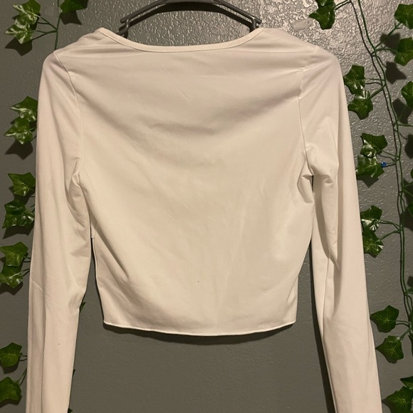 Long Sleeve Crop Top - Picture 2 of 2